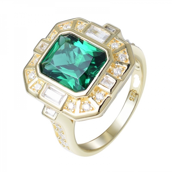 صنع خاتم الزمرد الأخضر المطلي بالذهب فوق خاتم الفضة الإسترليني 