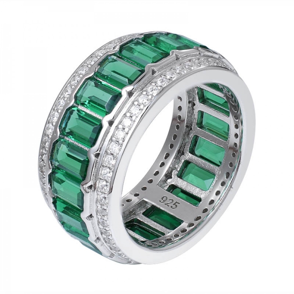 صنع الزمرد الأخضر الروديوم فوق خاتم الخلود من الفضة الإسترليني 