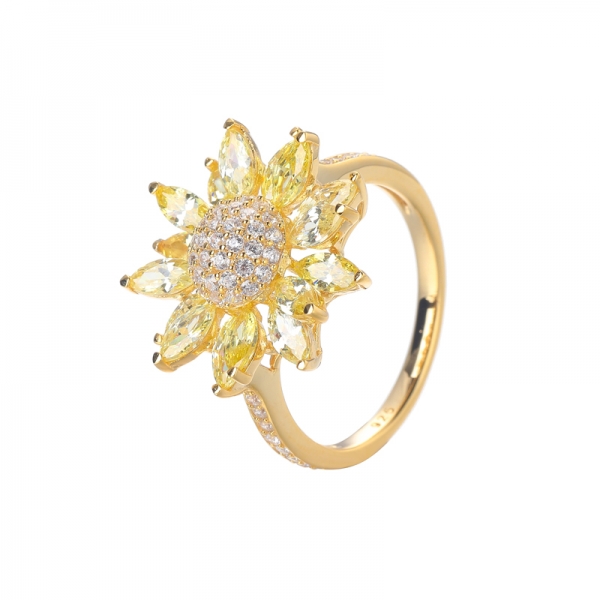 خاتم الماس العنقودية للنساء في خاتم زهرة من الذهب عيار 18 قيراط 