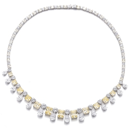 قلادة من الفضة عيار 925