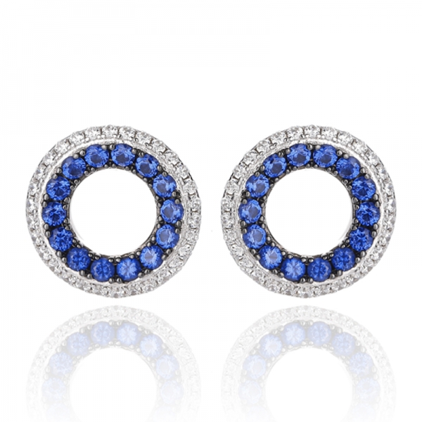 قرط دائري من الفضة المطلية بالروديوم ومرصع بأحجار الزركون المكعبة باللون الأبيض وقوس قزح 