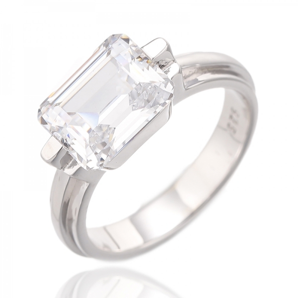 خاتم فضة مطلي بالروديوم ومرصع بحجر الزركون الرمادي المكعب بقطع الزمرد 