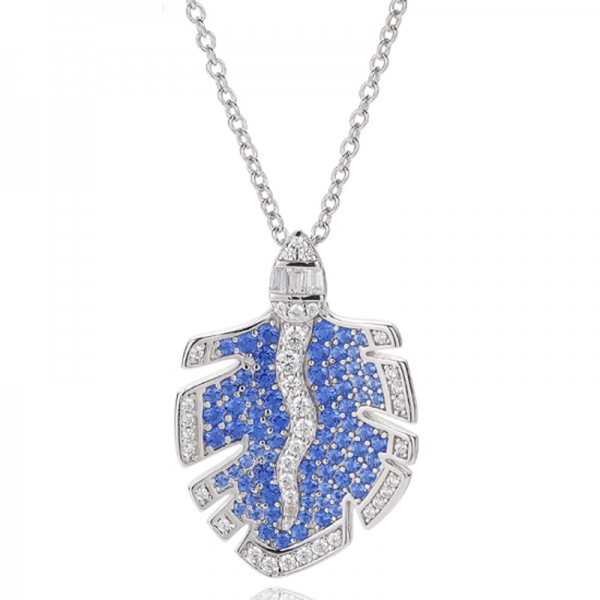 قلادة فضية من الروديوم مرصعة بأحجار الزركون الأبيض المكعبة الدائرية النانوية الخضراء والمدببة 